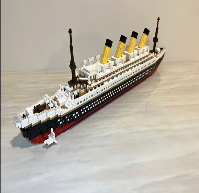 Titanic building block model view